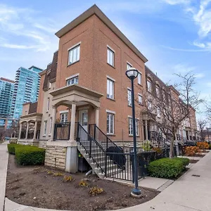 https://liberty-village-townhouse.niagara-fallshotels.com