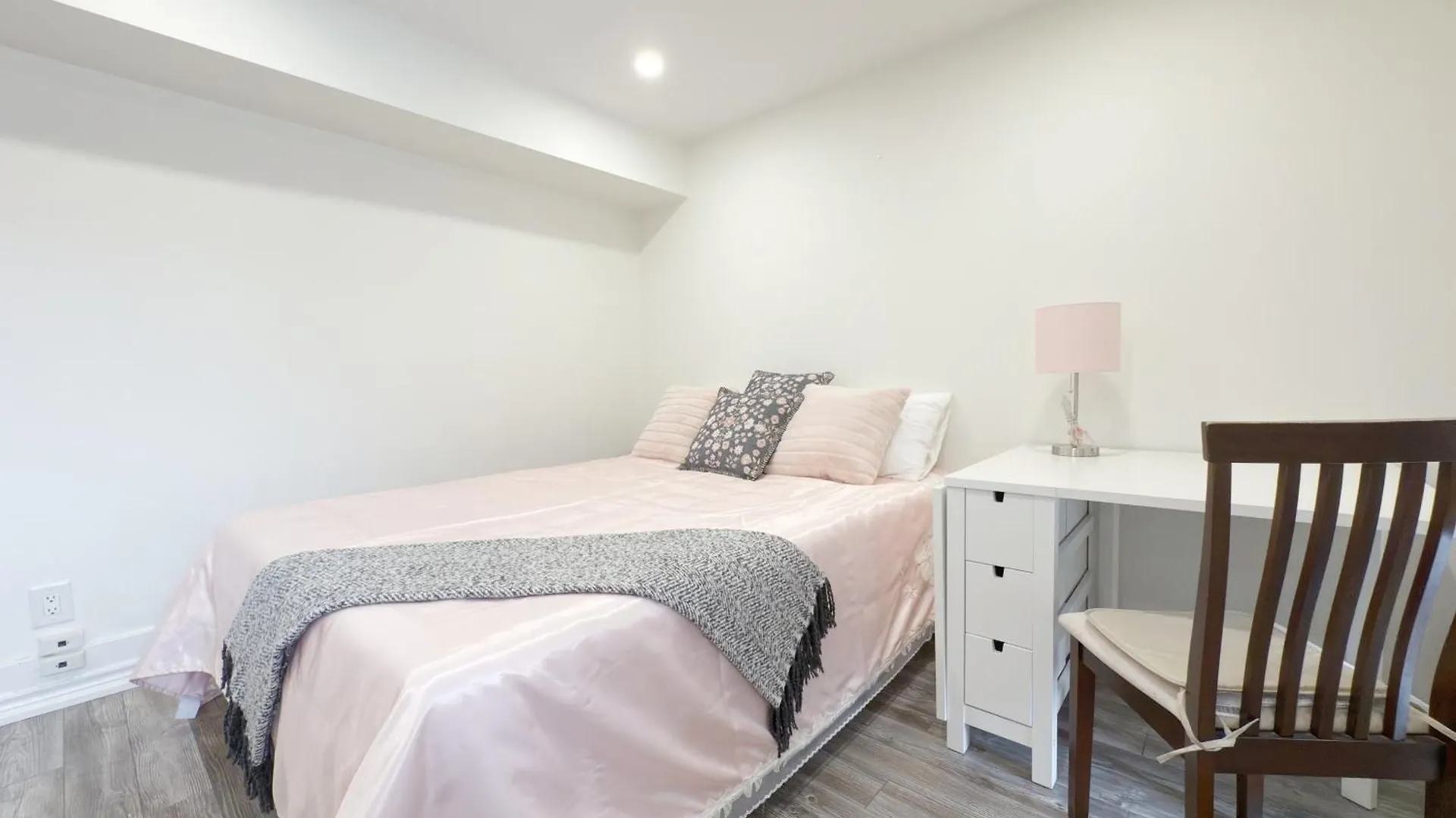 Pensionat Cozy Room With Private Bath Near Don Mills Subway Toronto