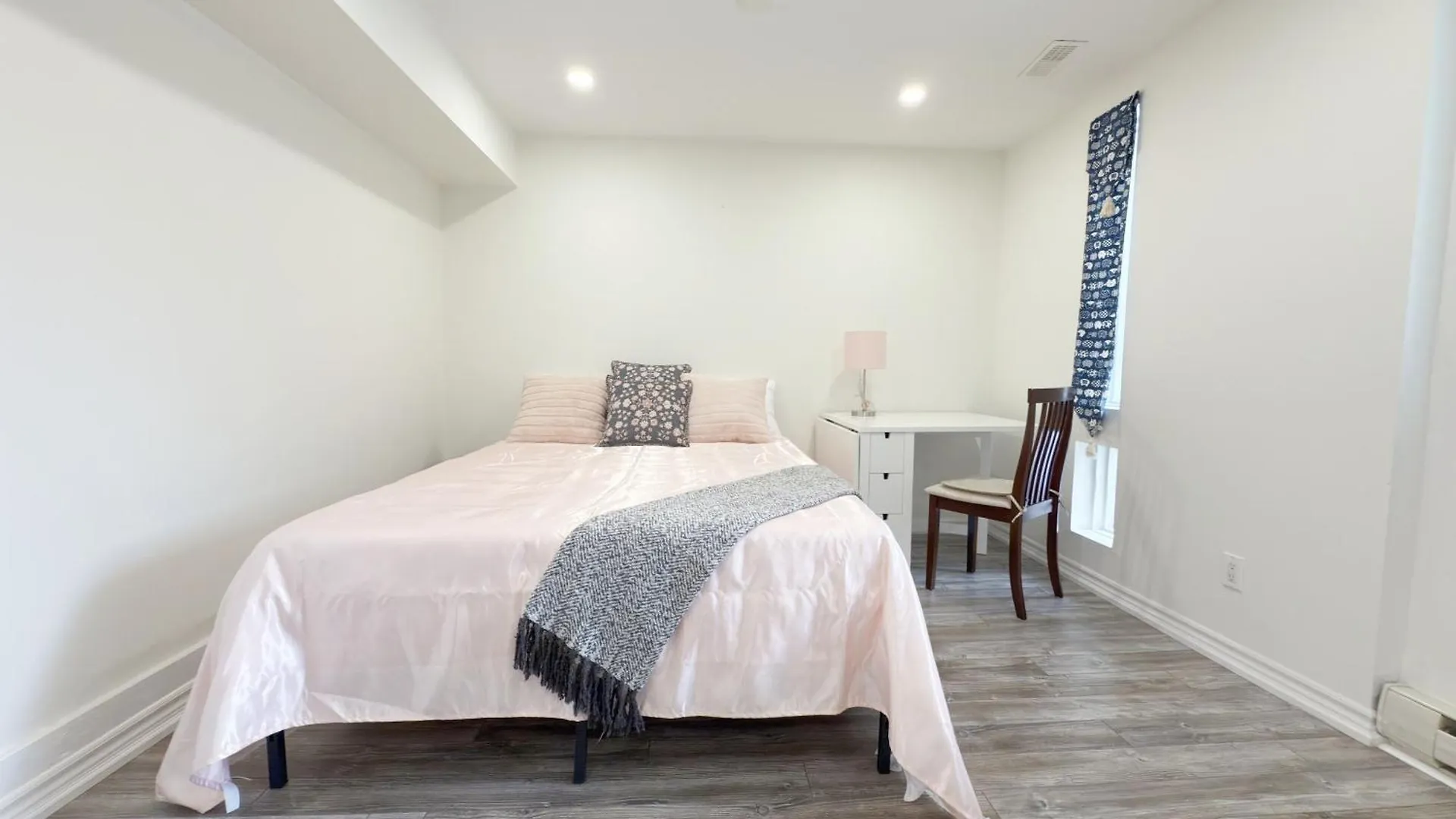 Cozy Room With Private Bath Near Don Mills Subway Toronto Kanada